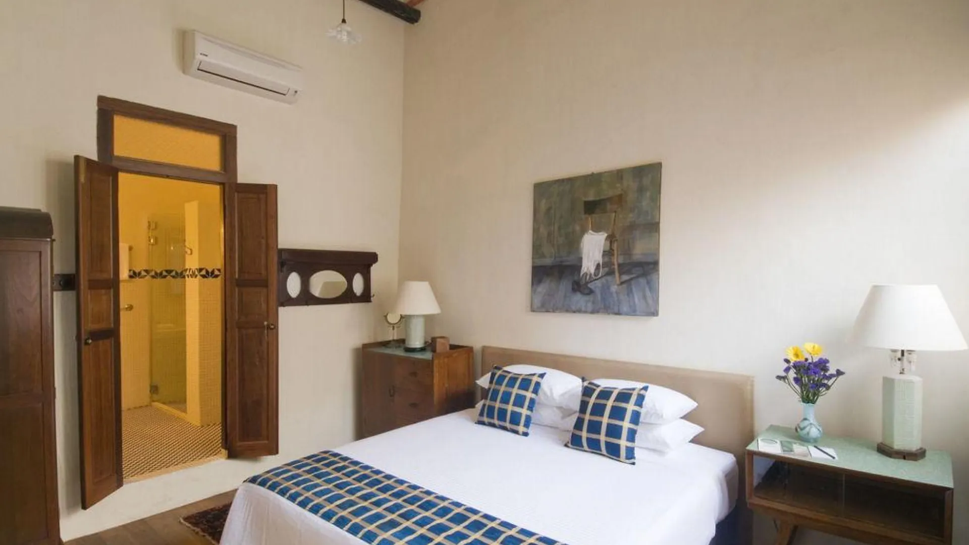 23 Love Lane Hotel George Town